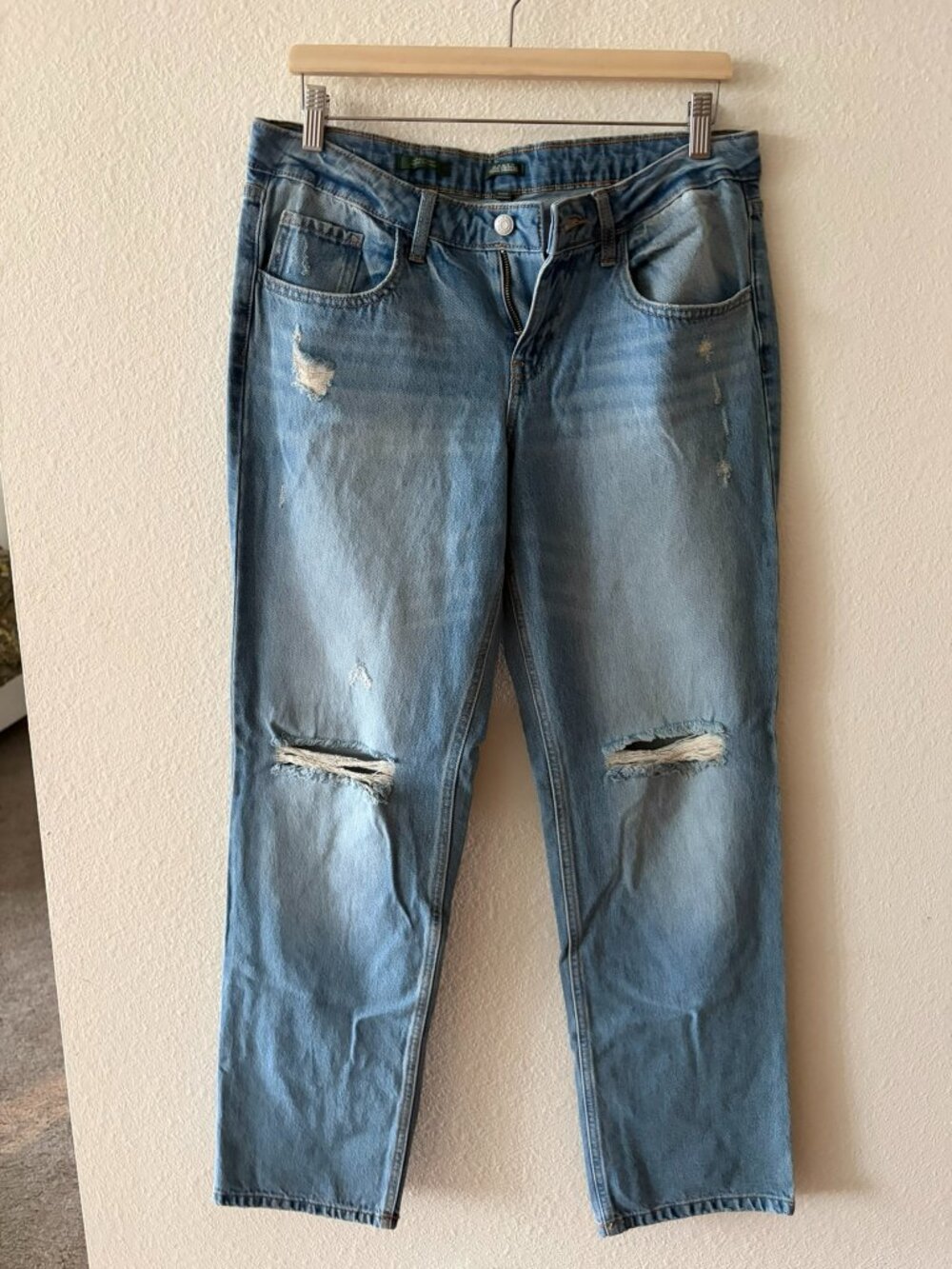 Wild Fable Distressed Boyfriend Jeans – Light Wash – Size 8